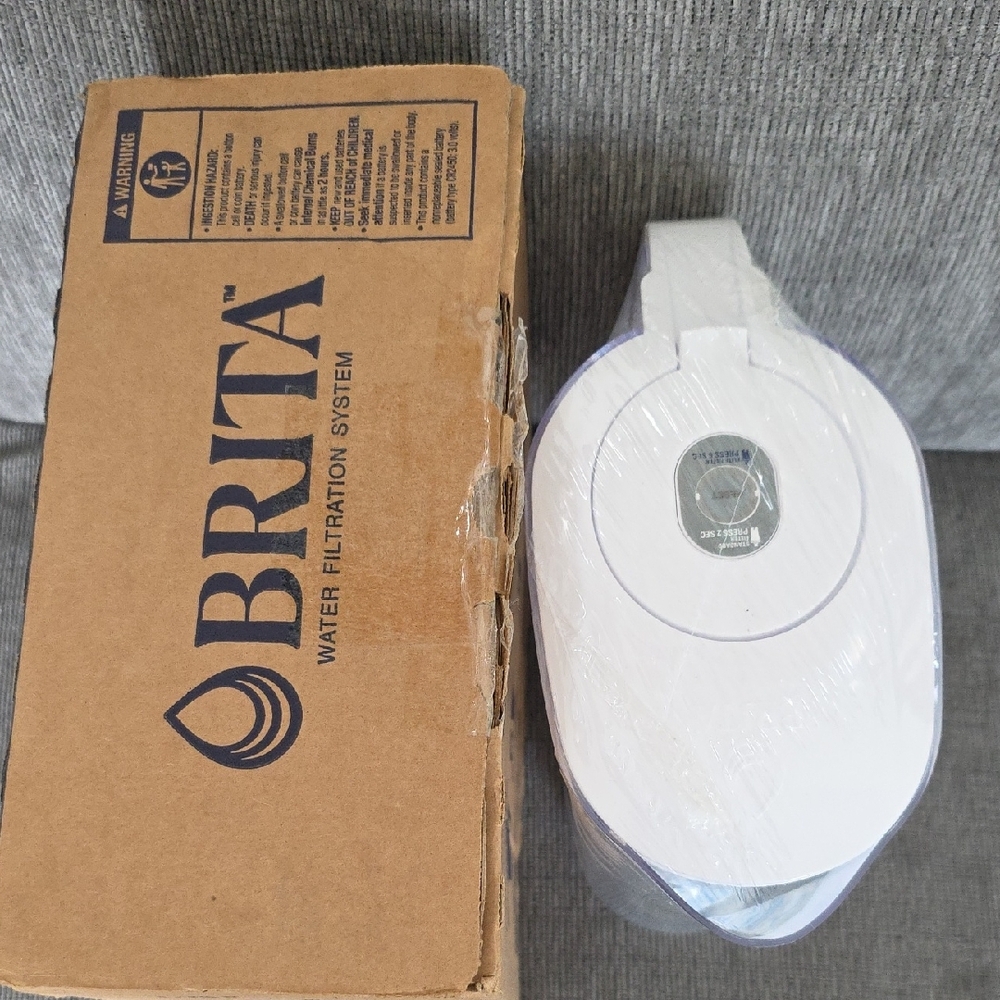 Brita Clear and White Water Filter Pitcher, New In Box - Picture 6 of 10